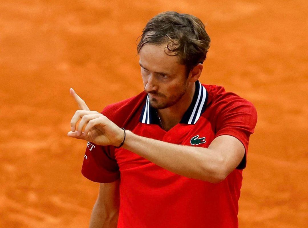 Essere il più grande nemico di te stesso: insegna Medvedev